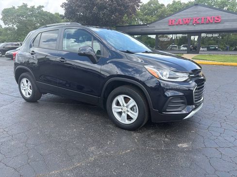Used 2022 Chevrolet Trax LT w/ Premium Seat Package AWD/4WD image 3