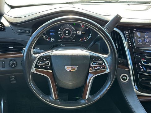 Used 2020 Cadillac Escalade ESV Premium Luxury image 23