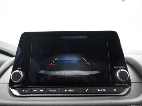 Used 2025 Nissan Rogue SV FWD image 12