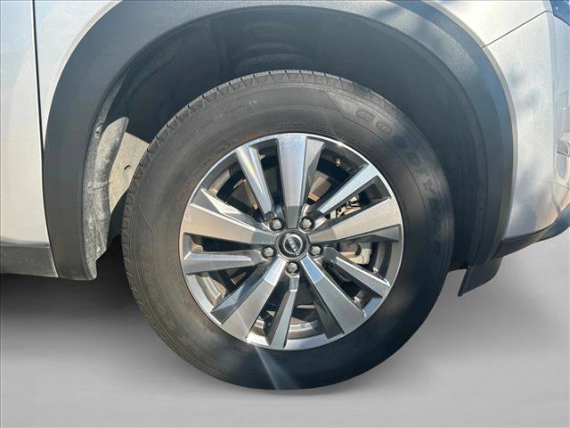 Used 2025 Nissan Pathfinder SL FWD image 16
