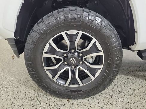Used 2023 Toyota Tacoma TRD Sport w/ Advanced Technology Package AWD/4WD image 8
