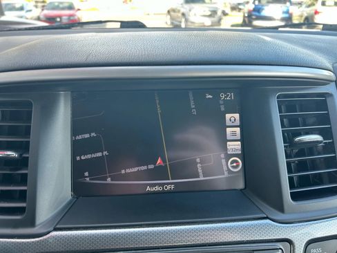 Used 2020 Nissan Pathfinder SL image 9