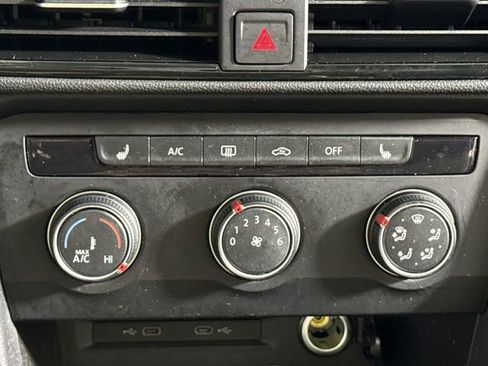 Used 2022 Volkswagen Taos SE image 26