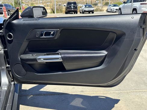 Used 2017 Ford Mustang Coupe RWD image 28