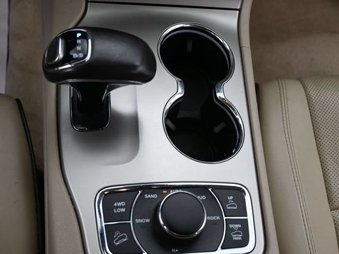 Used 2015 Jeep Grand Cherokee Overland AWD/4WD image 12