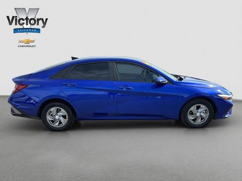 Used 2025 Hyundai Elantra SE image 5