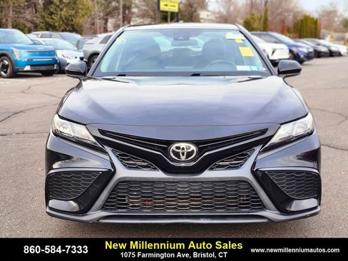 Used 2021 Toyota Camry SE image 8