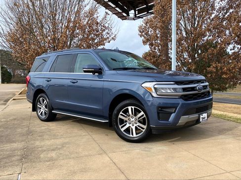 Used 2022 Ford Expedition XLT image 1