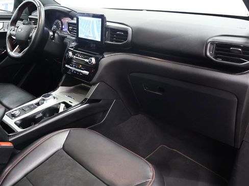 Used 2022 Ford Explorer ST-Line image 17