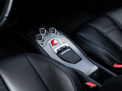 Used 2013 Ferrari 458 Italia Coupe RWD image 21