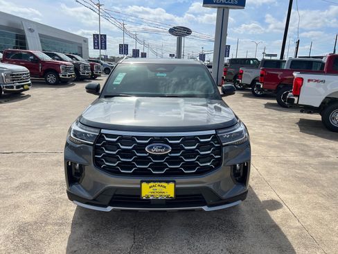 New 2026 Ford Explorer Platinum RWD image 8