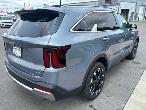 Used 2025 Kia Sorento EX w/ Panoramic Sunroof Package AWD/4WD image 9