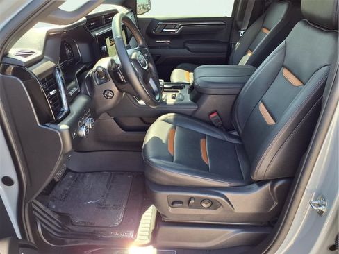 Used 2025 GMC Sierra 1500 AT4 w/ AT4 Premium Package AWD/4WD image 18
