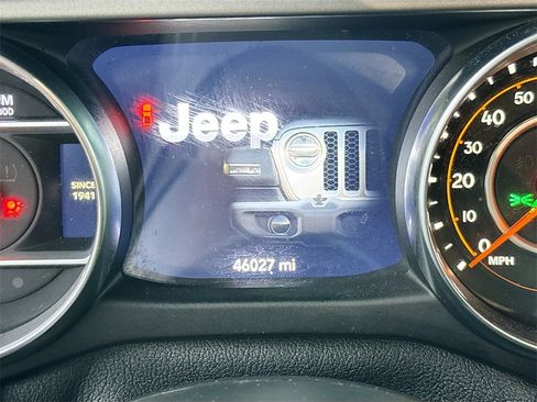 Used 2021 Jeep Gladiator Sport image 14