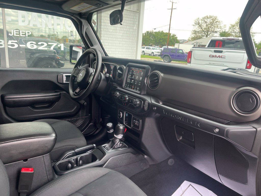 Used 2018 Jeep Wrangler Unlimited Sport AWD/4WD image 13
