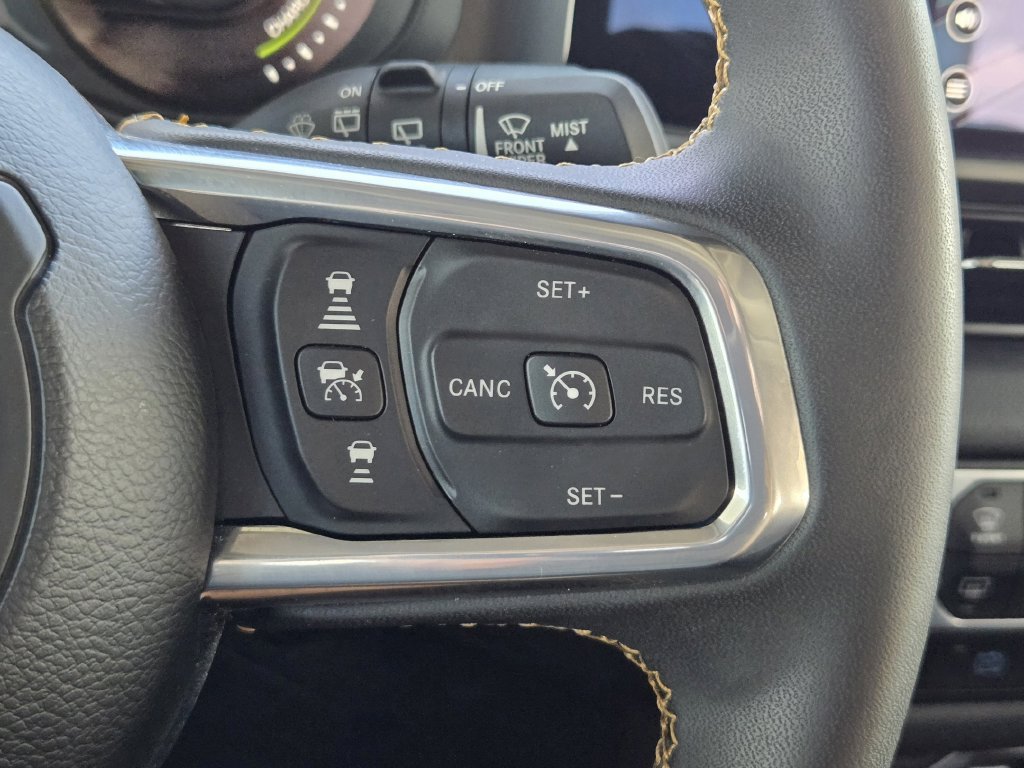 Used 2024 Jeep Wrangler Unlimited Sahara w/ Technology Group AWD/4WD image 30