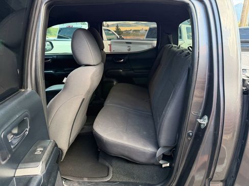 Used 2016 Toyota Tacoma TRD Off-Road w/ Towing Package AWD/4WD image 9