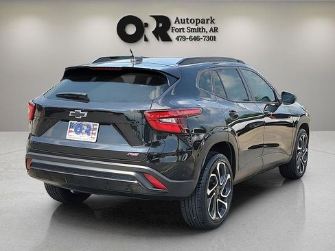Used 2024 Chevrolet Trax RS w/ Sunroof Package FWD image 5