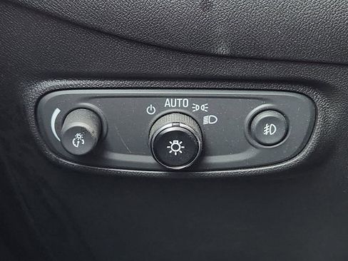 Used 2023 Chevrolet Equinox Premier image 28