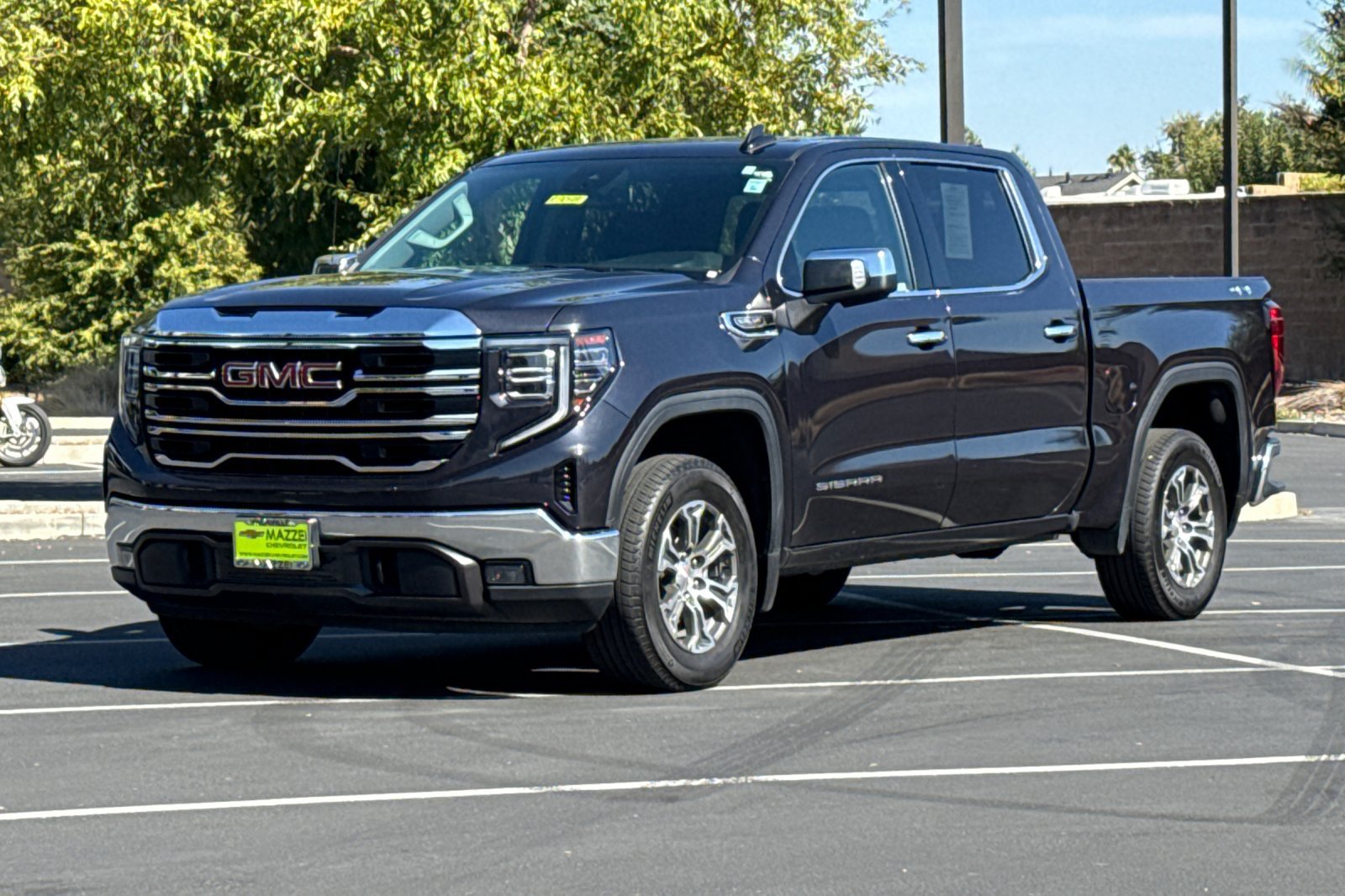 Used 2025 GMC Sierra 1500 SLT AWD/4WD image 16