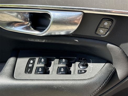 Used 2021 Volvo XC90 T5 Momentum w/ Climate Package AWD/4WD image 17