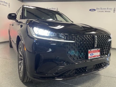 Used 2025 Lincoln Aviator AWD w/ Jet Appearance Package image 35