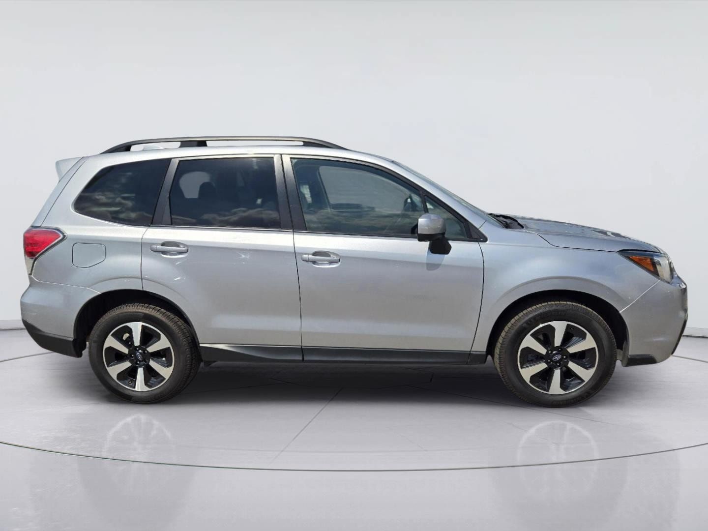 Used 2017 Subaru Forester 2.5i Premium AWD/4WD image 4