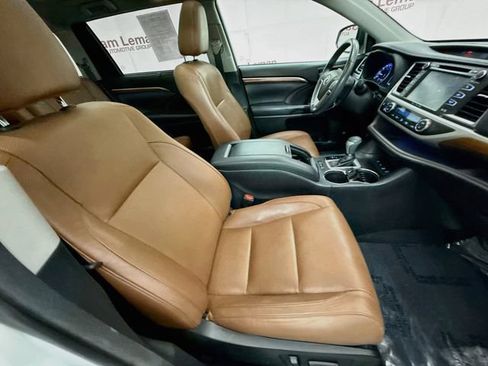 Used 2018 Toyota Highlander Limited Platinum AWD/4WD image 31
