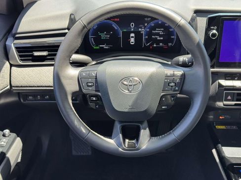 Used 2025 Toyota Camry XLE FWD image 13