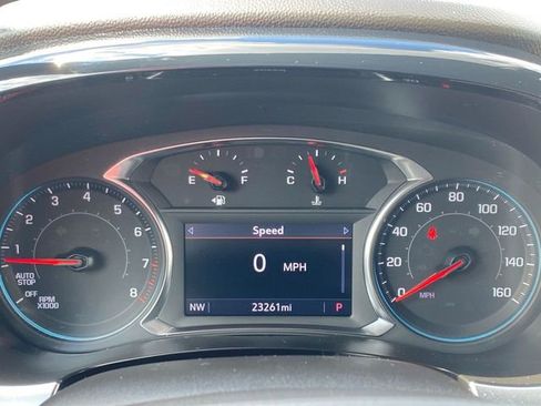 Used 2023 Chevrolet Traverse LT image 11