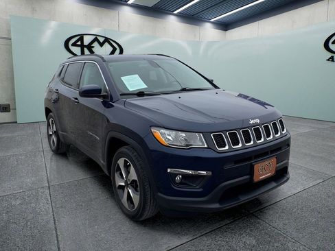 Used 2018 Jeep Compass Latitude w/ Popular Equipment Group FWD image 1