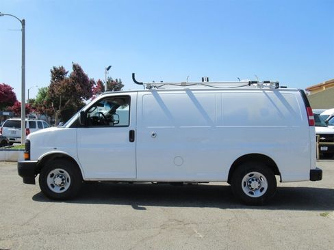Used 2017 Chevrolet Express 2500 image 4