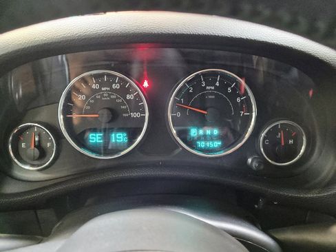 Used 2016 Jeep Wrangler Unlimited Sahara w/ Connectivity Group image 23