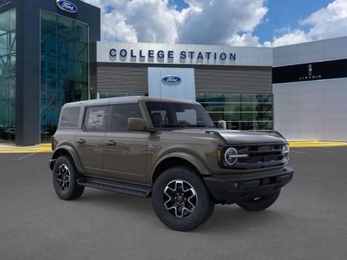 New 2025 Ford Bronco Outer Banks image 7