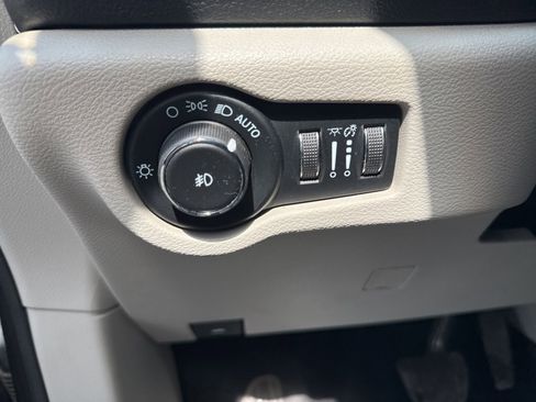 Used 2022 Chrysler Pacifica Touring-L FWD image 15