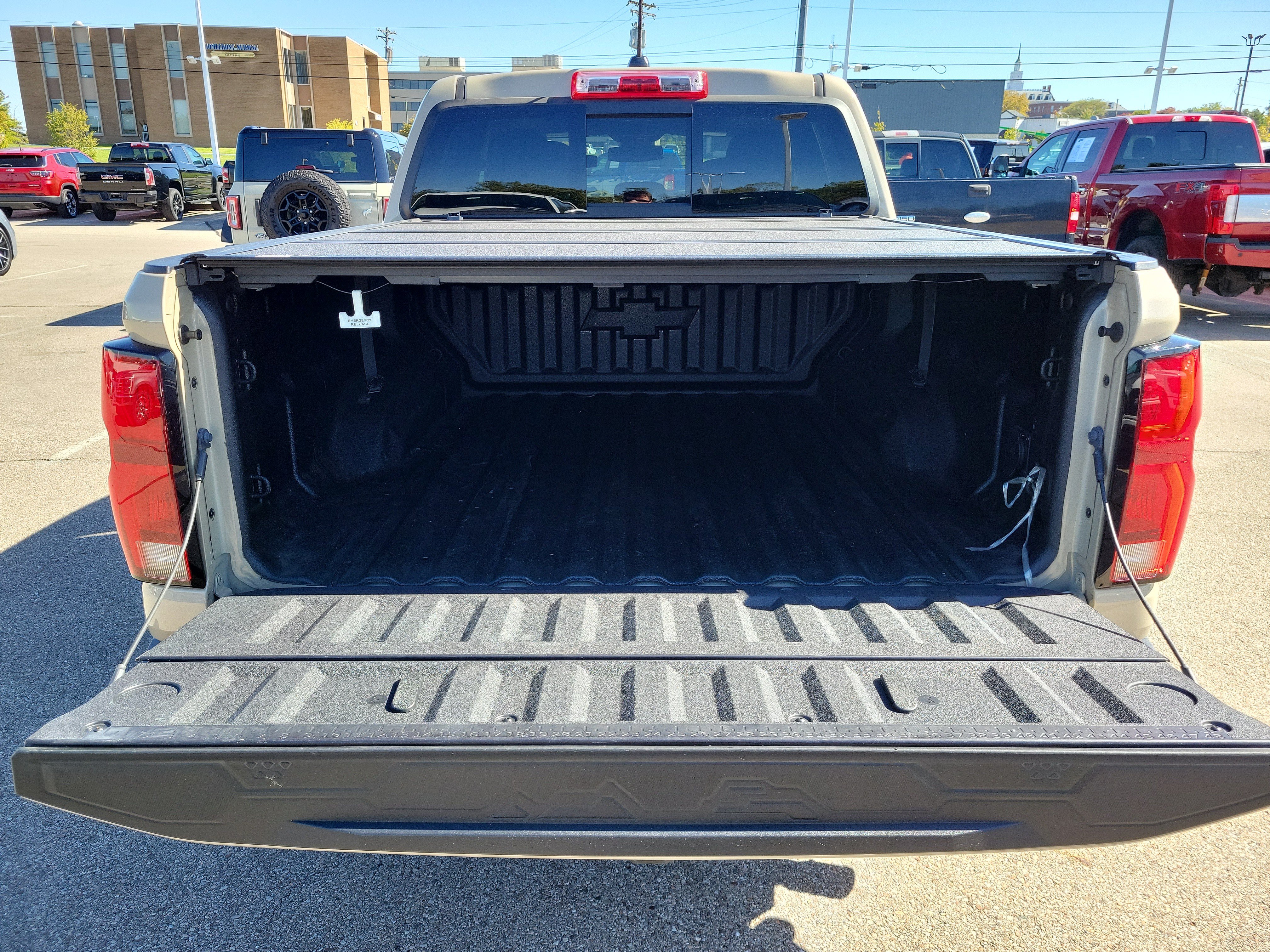 Used 2023 Chevrolet Colorado Z71 w/ Z71 Convenience Package 2 AWD/4WD image 7