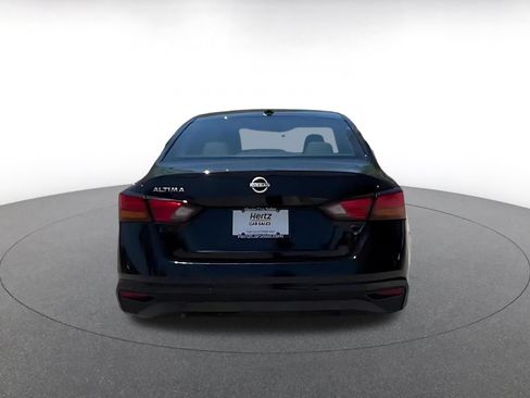Used 2025 Nissan Altima 2.5 SV FWD image 12