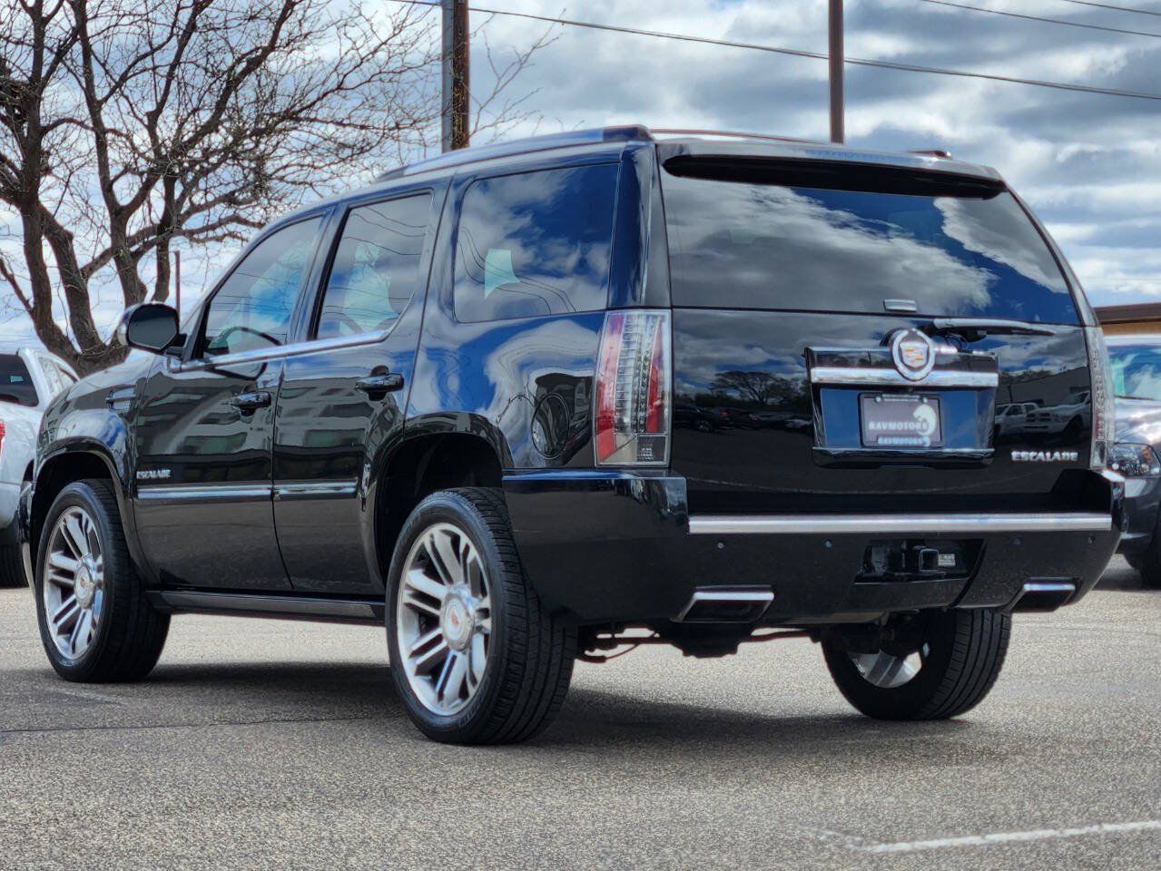 Used 2013 Cadillac Escalade Premium AWD/4WD image 7