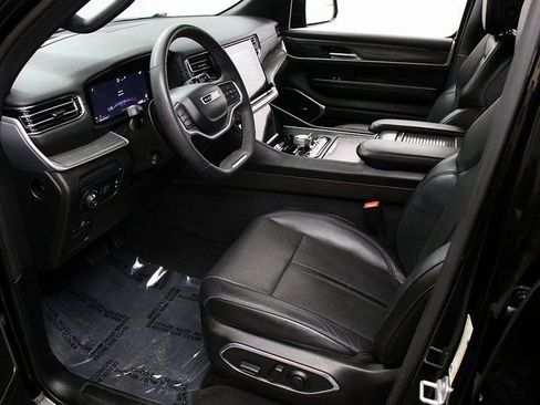 Used 2023 Jeep Wagoneer L Series III w/ Preferred Equipment Group image 10