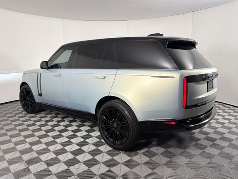 Used 2023 Land Rover Range Rover Long Wheelbase SE AWD/4WD image 3