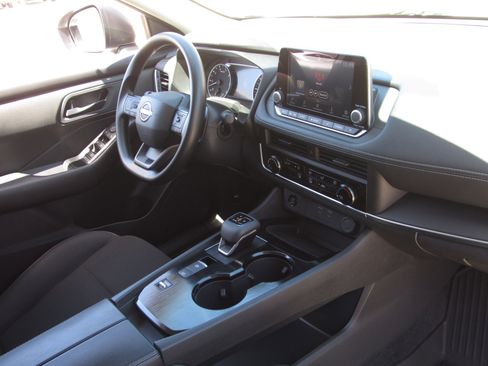 Used 2026 Nissan Rogue S FWD image 9