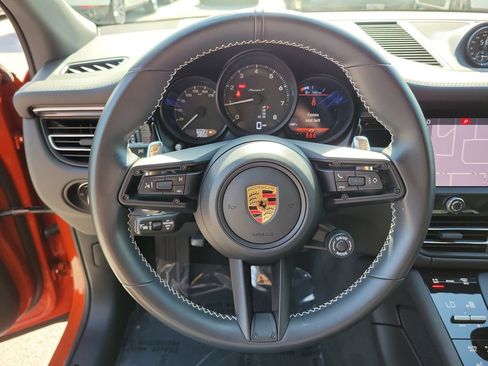 Certified 2024 Porsche Macan AWD/4WD image 36