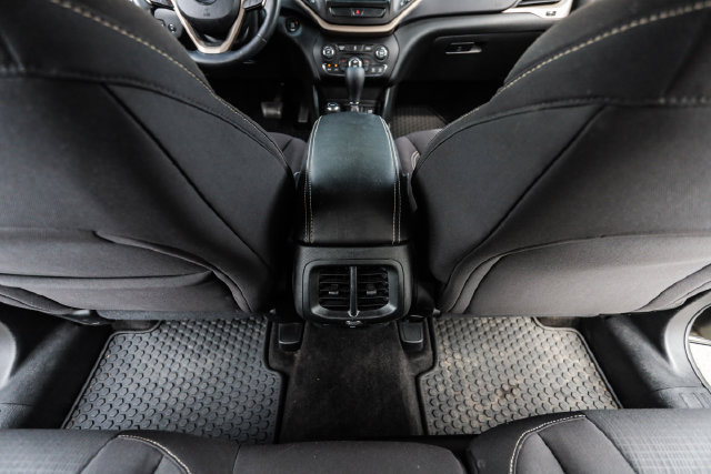 Used 2015 Jeep Cherokee Latitude w/ Comfort/Convenience Group AWD/4WD image 45