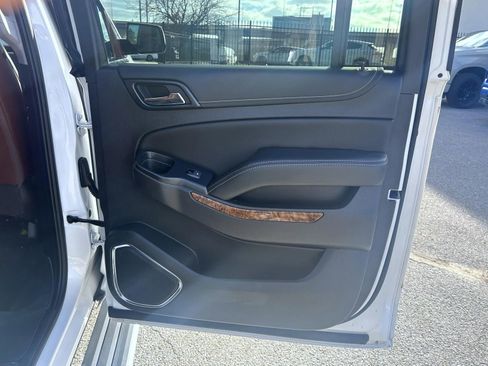 Used 2020 Chevrolet Suburban Premier w/ Premier Plus Edition image 17
