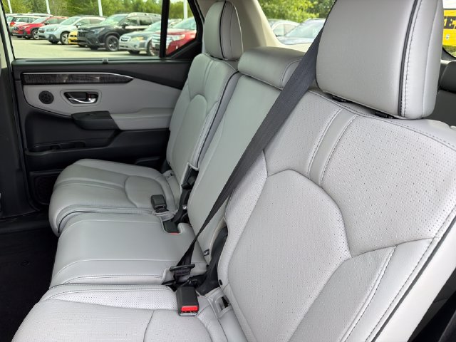 Used 2025 Honda Pilot Elite image 22