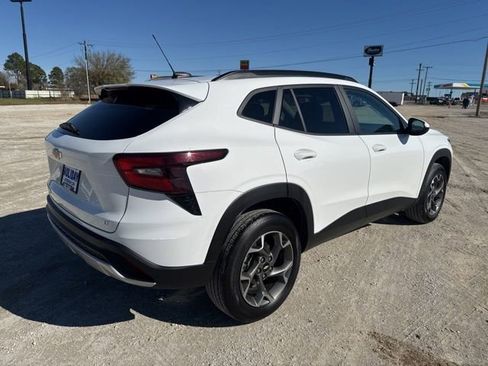 Used 2024 Chevrolet Trax LT image 6