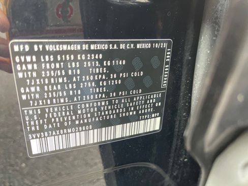 Used 2024 Volkswagen Tiguan SE image 11