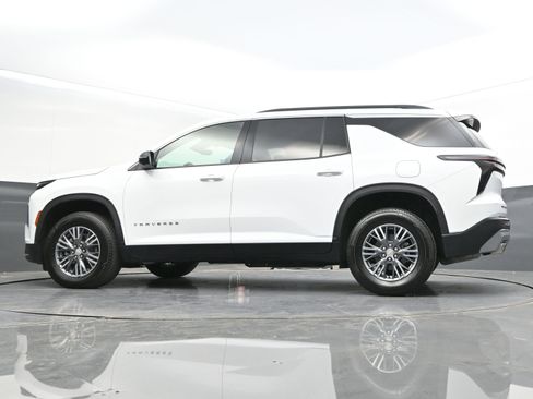 Used 2026 Chevrolet Traverse LT w/ Driver Confidence Package FWD image 36
