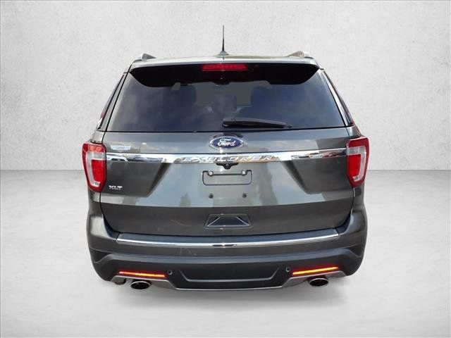 Used 2018 Ford Explorer XLT w/ Equipment Group 202A FWD image 3