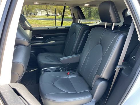 Used 2024 Toyota Grand Highlander Limited image 21